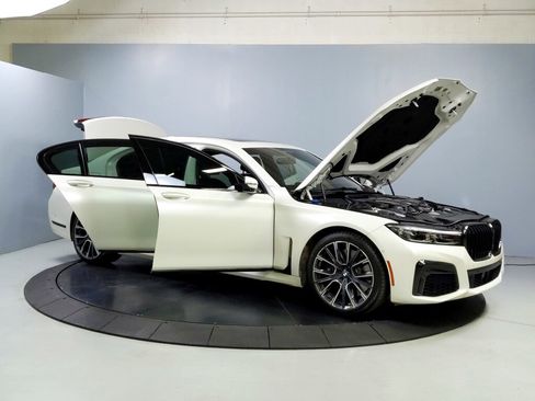 Used 2022 BMW 750i xDrive w/ Executive Package image 9