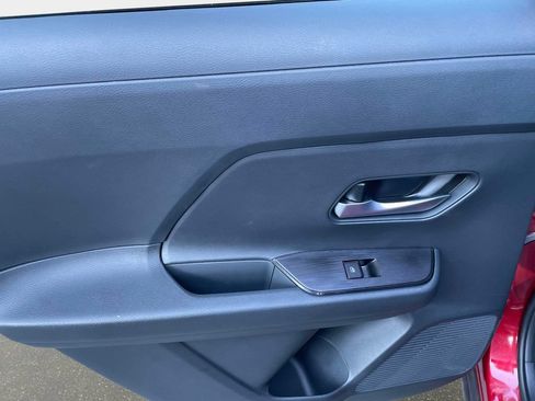 Used 2025 Nissan Kicks SV FWD image 15