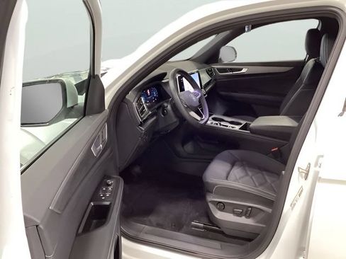 Certified 2024 Volkswagen Atlas Cross Sport SE w/ Adventure Package AWD/4WD image 9