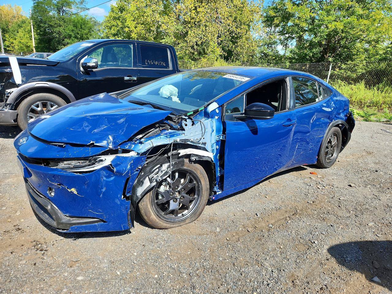 Used 2026 Toyota Prius LE FWD image 3
