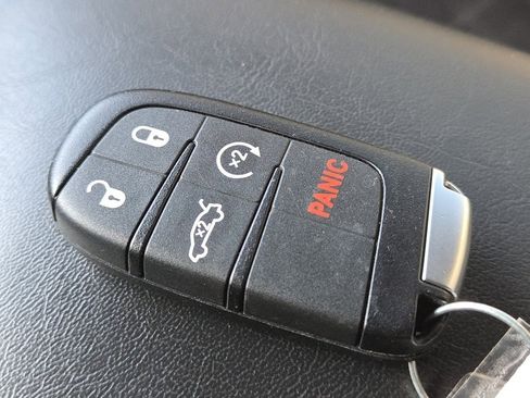 Used 2015 Dodge Challenger R/T Scat Pack w/ Leather Interior Group image 37