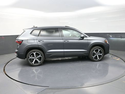 New 2025 Volkswagen Taos SEL image 9