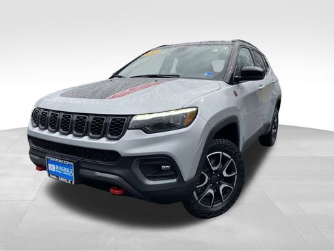 Used 2025 Jeep Compass Trailhawk w/ Trailhawk Elite Group image 32