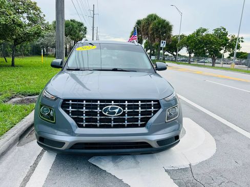Used 2022 Hyundai Venue SEL FWD image 8