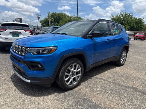 Used 2025 Jeep Compass Limited AWD/4WD image 5
