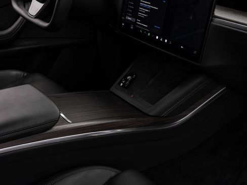 Used 2022 Tesla Model X image 29