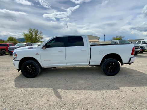 Used 2024 RAM 2500 Laramie AWD/4WD image 2
