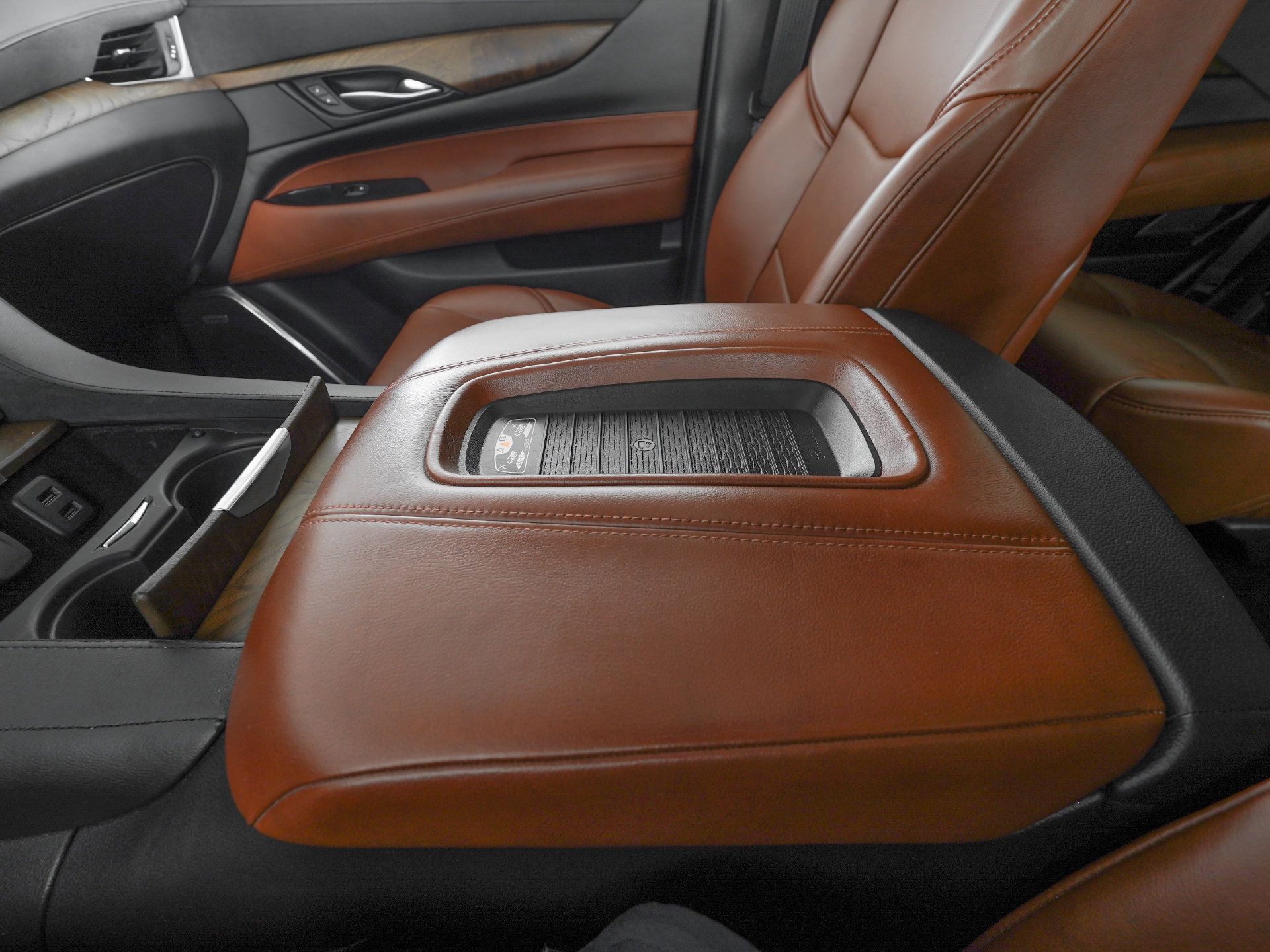 Used 2020 Cadillac Escalade Premium Luxury AWD/4WD image 32