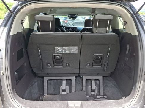 Used 2024 Kia Carnival LX FWD image 33