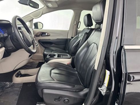 Used 2021 Chrysler Voyager Lxi FWD image 21