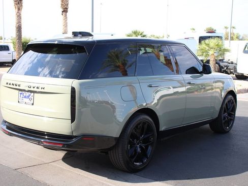 Used 2025 Land Rover Range Rover SE AWD/4WD image 8