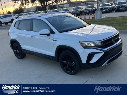 Certified 2023 Volkswagen Taos SE w/ Black Wheel Package image 1
