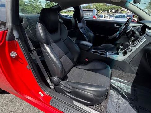 Used 2010 Hyundai Genesis 3.8 RWD image 16