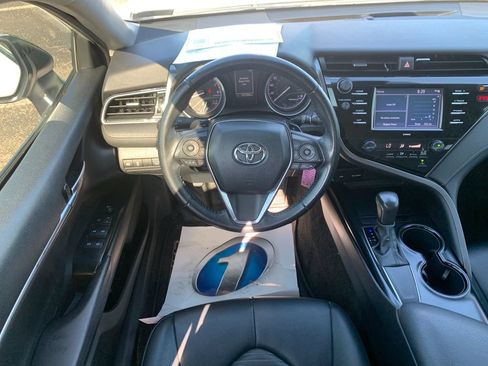 Used 2020 Toyota Camry SE FWD image 17