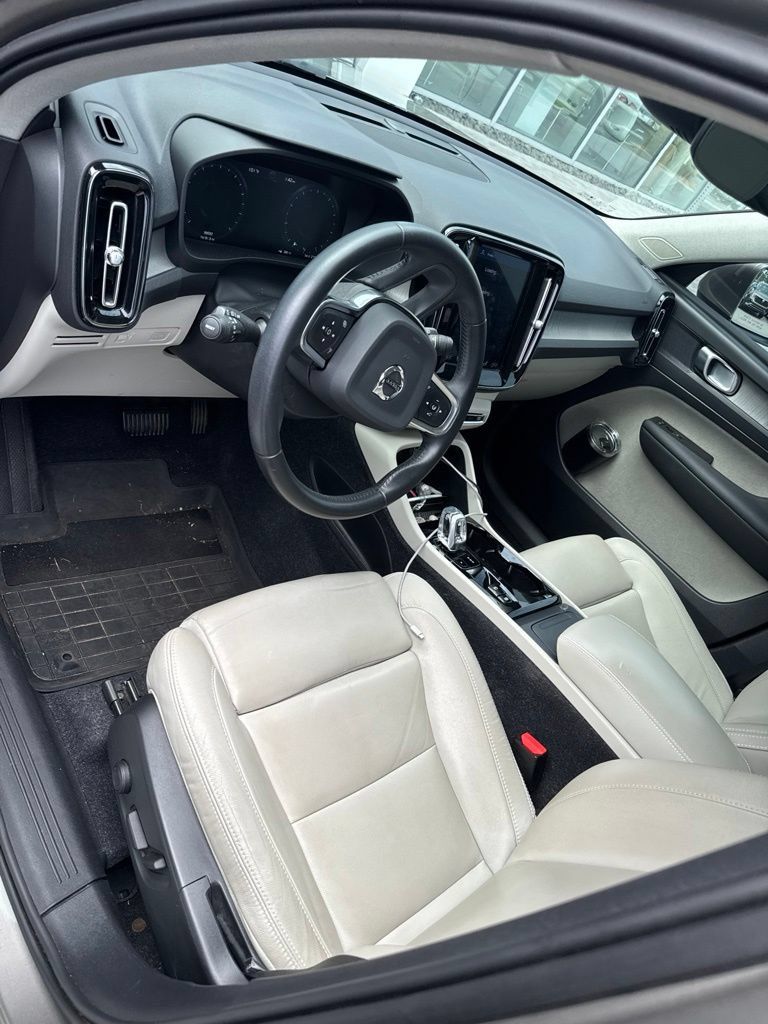 Used 2020 Volvo XC40 T5 Inscription w/ Protection Package Premier AWD/4WD image 4