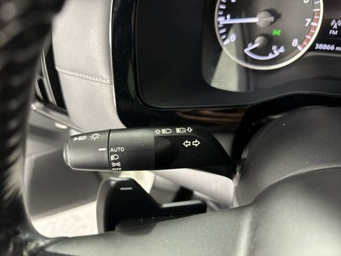 Certified 2025 Nissan Pathfinder SV image 17