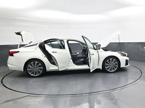 Used 2023 Nissan Altima 2.5 SL image 45