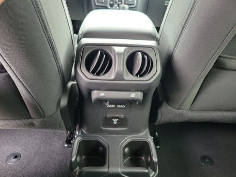 Used 2021 Jeep Wrangler Unlimited Sahara AWD/4WD image 9