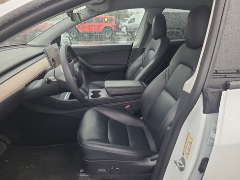 Used 2022 Tesla Model Y Long Range image 6