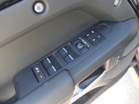 Used 2025 Land Rover Defender 110 S AWD/4WD image 13