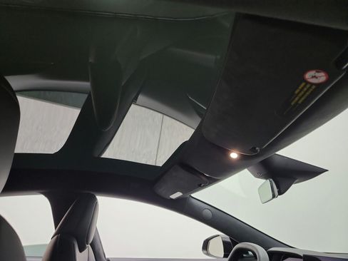 Used 2022 Tesla Model S Plaid AWD/4WD image 17