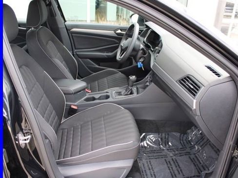 Used 2023 Volkswagen Jetta Sport image 16