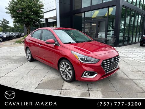 Used 2022 Hyundai Accent Limited FWD image 2
