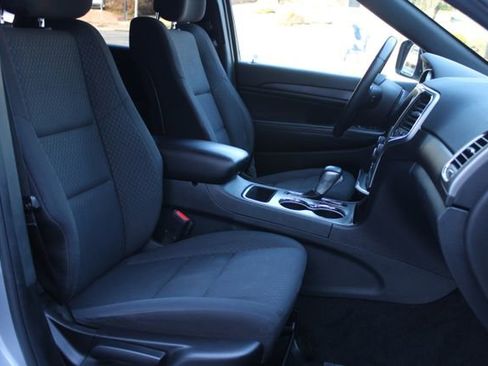 Used 2018 Jeep Grand Cherokee Laredo image 28