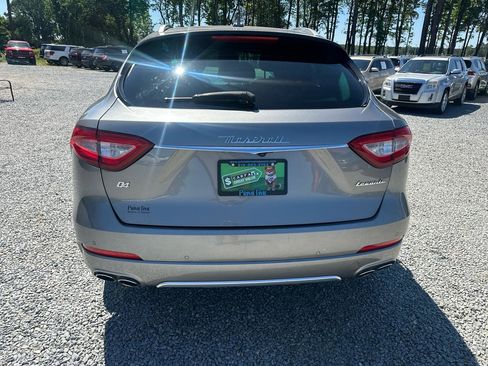 Used 2018 Maserati Levante GranLusso AWD/4WD image 3