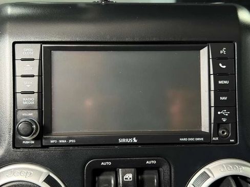 Used 2013 Jeep Wrangler Unlimited Rubicon w/ Connectivity Group AWD/4WD image 35
