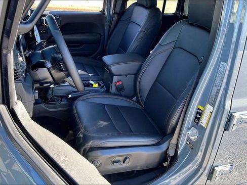 New 2026 Jeep Gladiator Sport AWD/4WD image 10