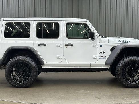 Used 2024 Jeep Wrangler Unlimited AWD/4WD image 6