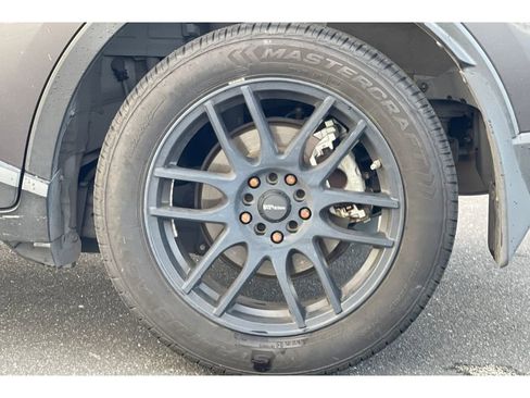 Used 2021 Toyota C-HR LE image 10