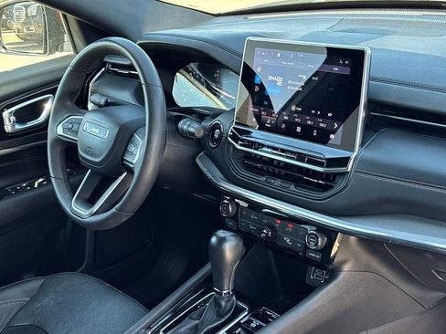 Used 2023 Jeep Compass Limited image 27