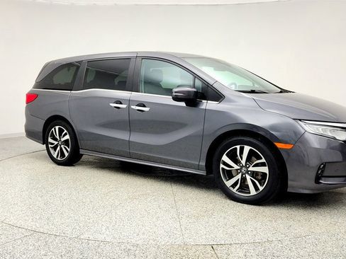 Used 2023 Honda Odyssey Touring image 3