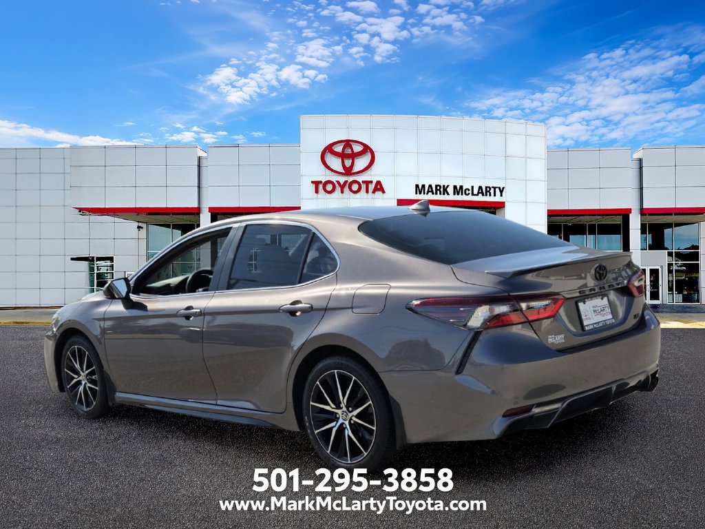Used 2022 Toyota Camry SE FWD image 3