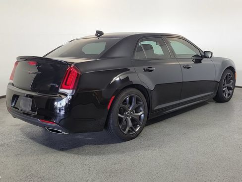 Used 2023 Chrysler 300 S w/ Comfort Group RWD image 7