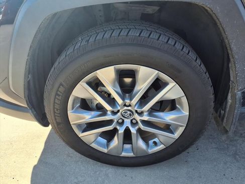 Used 2020 Toyota RAV4 XLE Premium image 23