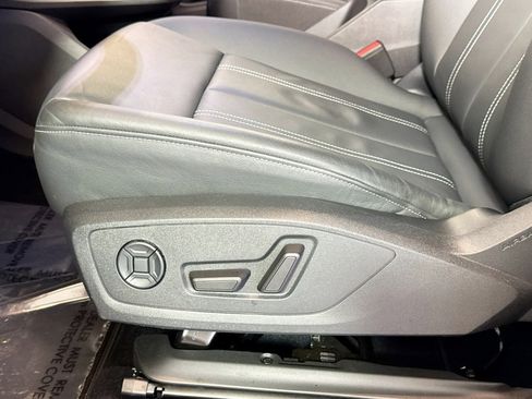 Used 2024 Audi Q4 e-tron Premium Plus w/ Premium Plus image 18