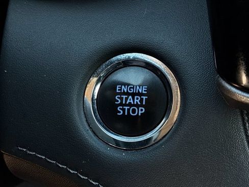 Used 2022 Toyota Highlander XLE FWD image 22