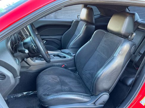 Used 2019 Dodge Challenger GT w/ Plus Package image 18