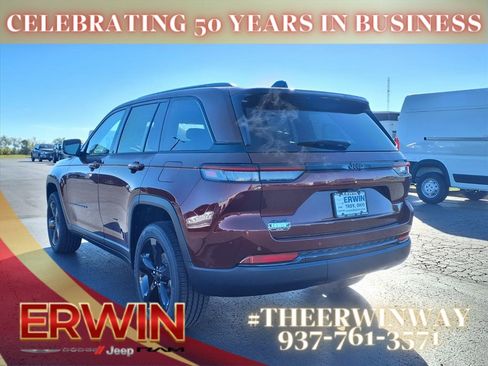 New 2025 Jeep Grand Cherokee Laredo image 8