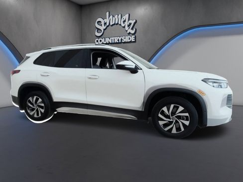 Used 2025 Volkswagen Tiguan S image 3