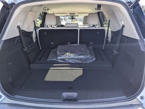 New 2026 Nissan Pathfinder SL image 6