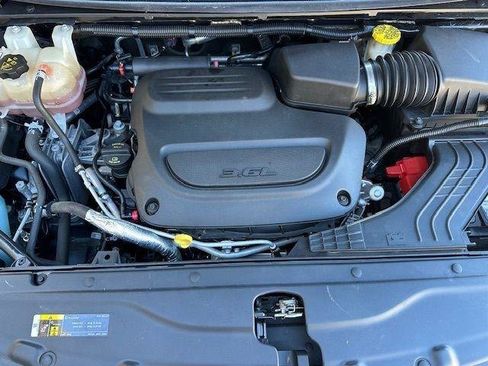 Used 2020 Chrysler Pacifica Touring-L w/ Tire & Wheel Group FWD image 28