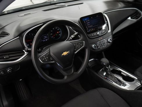 Used 2024 Chevrolet Malibu LT image 3