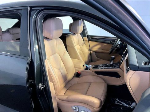 Certified 2020 Porsche Macan AWD/4WD image 18