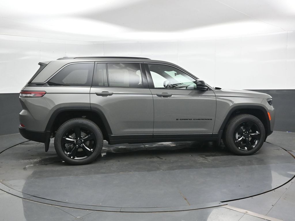 New 2027 Jeep Grand Cherokee Limited w/ Limited Altitude Package AWD/4WD image 5