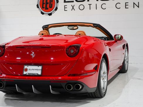 Used 2015 Ferrari California T RWD image 39
