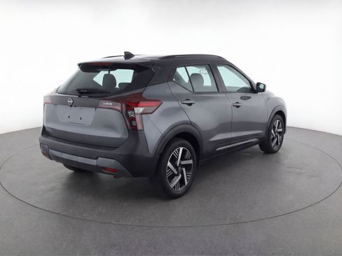Used 2025 Nissan Kicks SV image 9